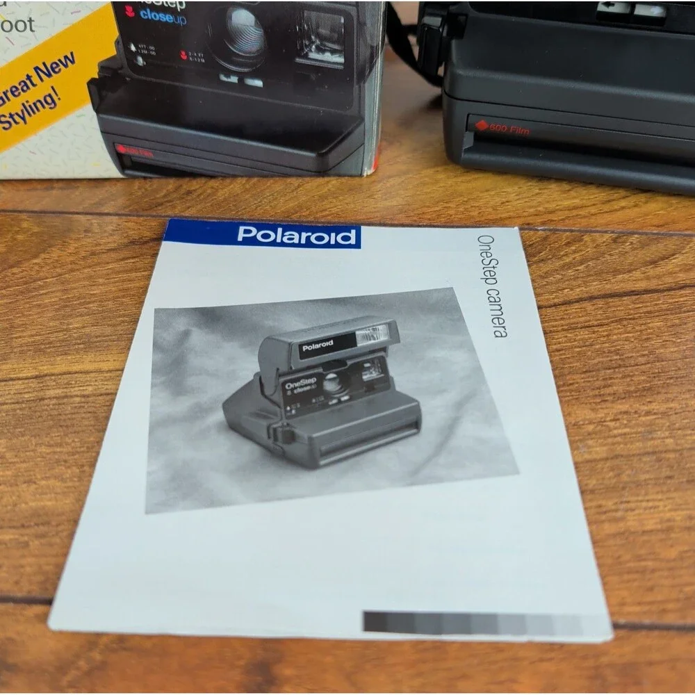 Polaroid One Step Close Up 600 Film Instant Camera Vintage Black W/ Box & Strap